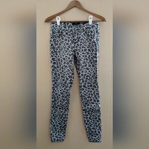 Jessica Simpson kiss me jegging, snow leopard pattern, size 27, 7.5" rise